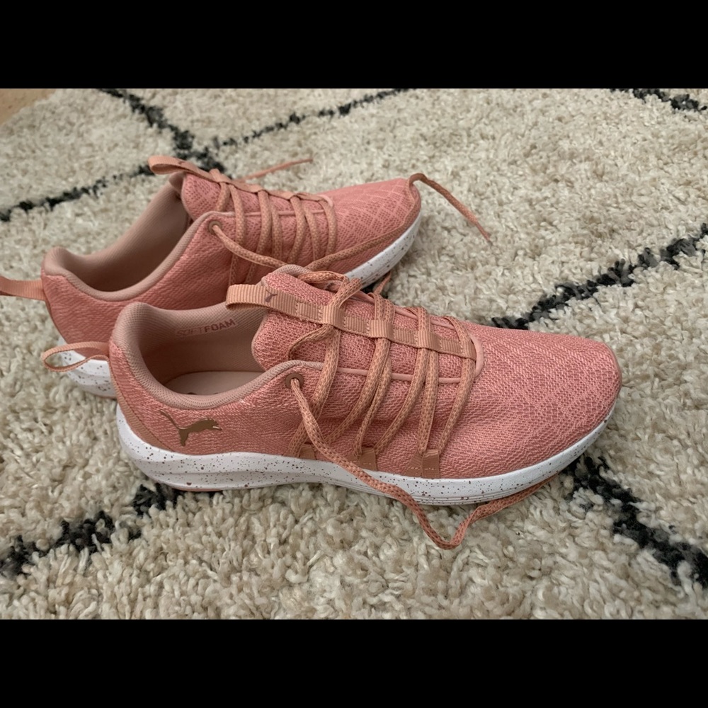Size 8 Pink Puma shoes